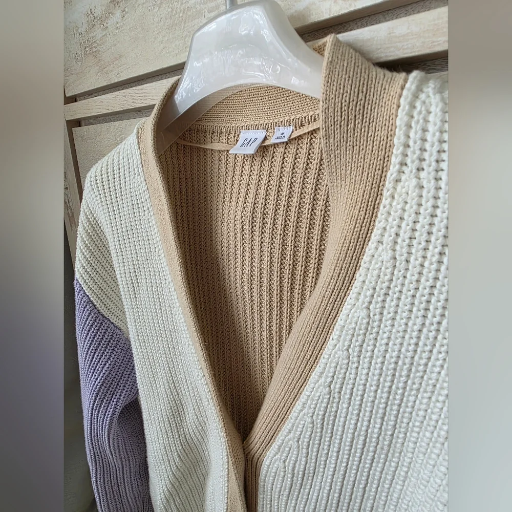 GAP Shaker-Stitch V-Neck Cardigan - Picture 4 of 8